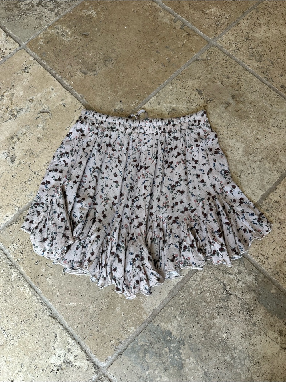 Light Floral Ruffled Mini Skort - Picture 4 of 4